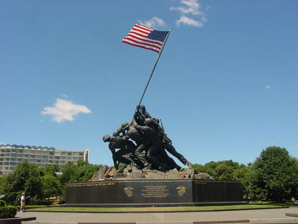 Marine Corps War Memorial bronze statue of Marines raising the U.S. flag on Iwo Jima